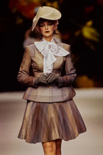 Look 90